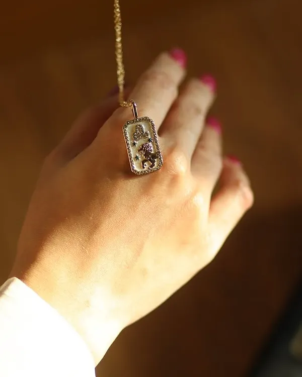 Leo_Zodiac_Pendant_18k_Gold_Plating_Colour_Necklace_Golden