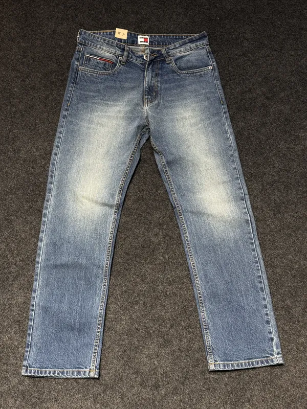 Men's_Faded_Blue_Denim_Straight_Fit_Jeans