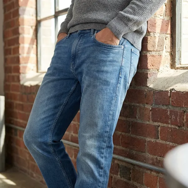 Men's_Light_Wash_Straight_Fit_Denim_Jeans