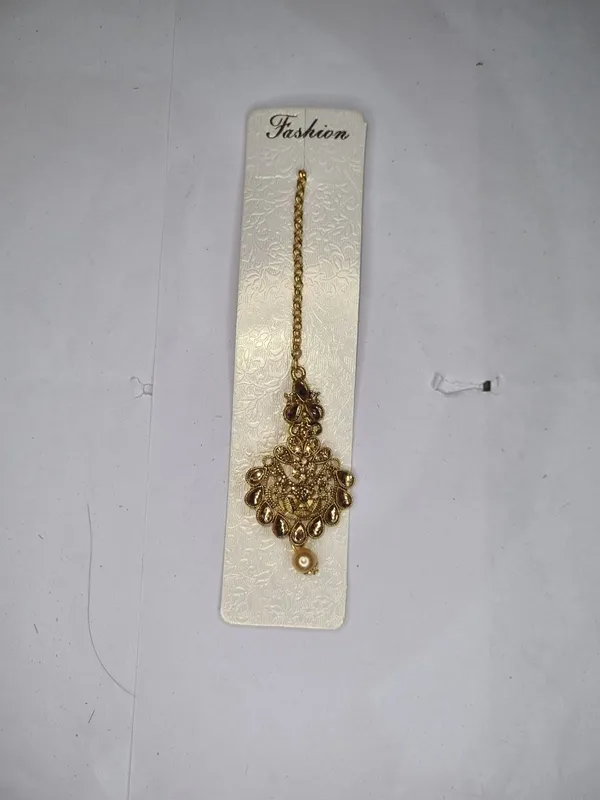 Maang_Tikka_With_Intricate_Filigree_Design