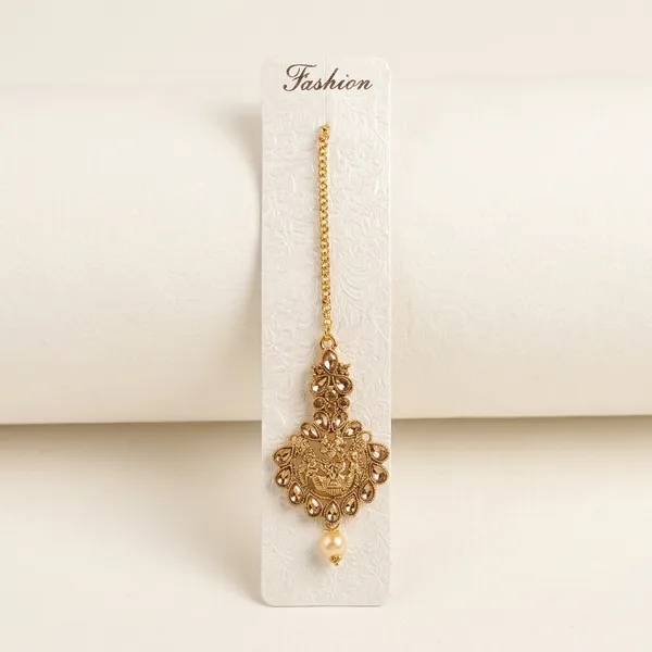 Maang_Tikka_With_Intricate_Filigree_Design