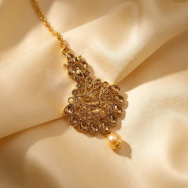 Maang_Tikka_With_Intricate_Filigree_Design