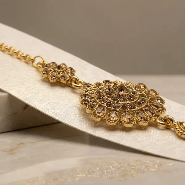 Golden_Maang_Tikka_With_Floral_Design_And_Dangling_Drop