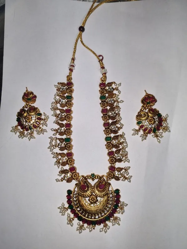 Traditional_Gold_Toned_Temple_Jewellery_Necklace_Set_With_Ruby_And_Emerald_Accents