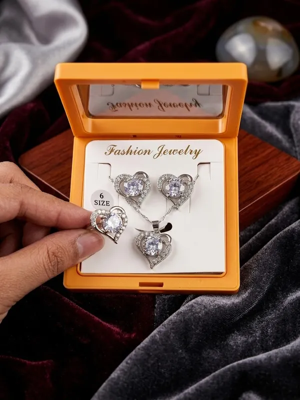 Heart_Shaped_Crystal_Jewelry_Set_With_Pendant_And_Earrings