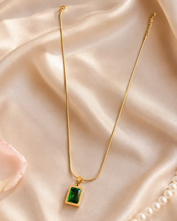 Mythink_Emerald_Elegance_Necklace
