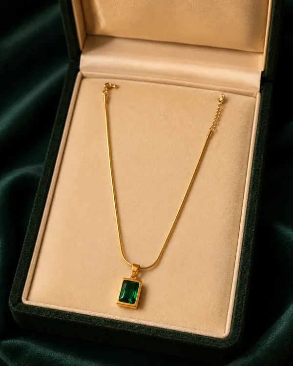 Mythink_Emerald_Elegance_Necklace