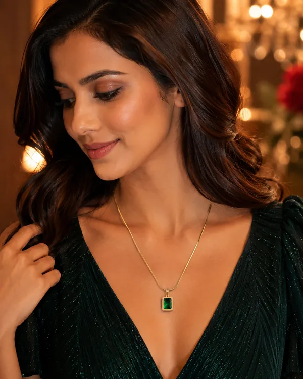 Mythink_Emerald_Elegance_Necklace