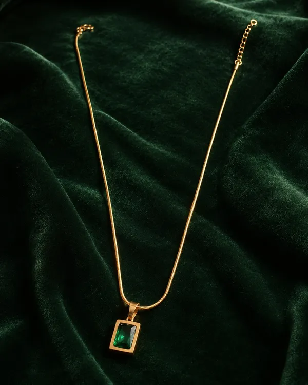 Mythink_Emerald_Elegance_Necklace