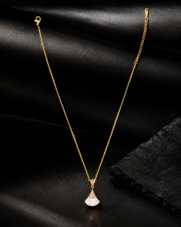 Mythink_Pearl_Fan_Necklace