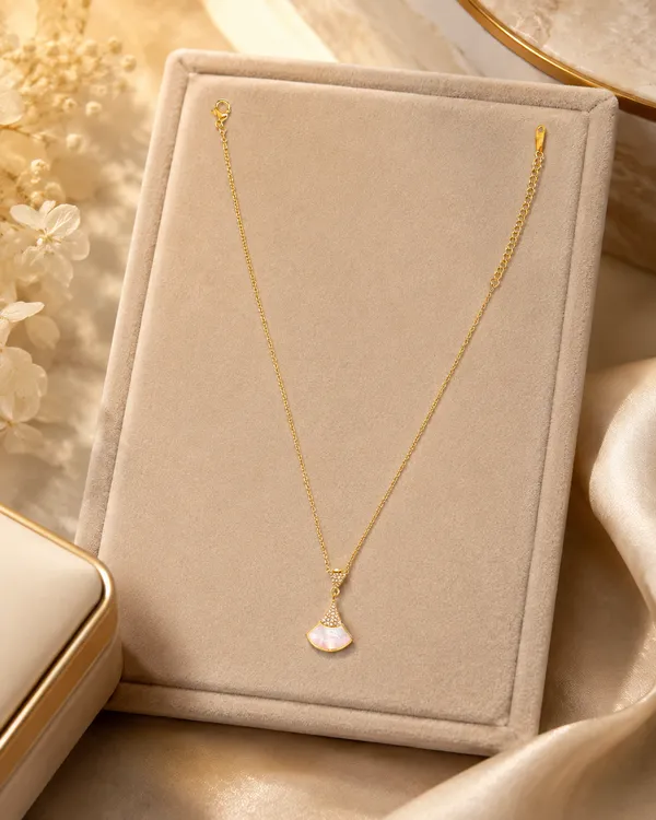 Mythink_Pearl_Fan_Necklace