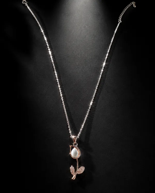 Mythink_Lily_Glow_Necklace