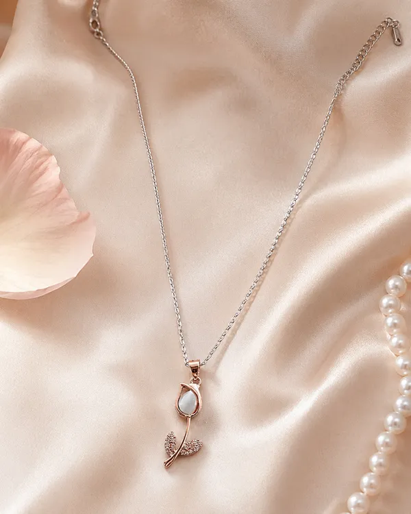 Mythink_Lily_Glow_Necklace