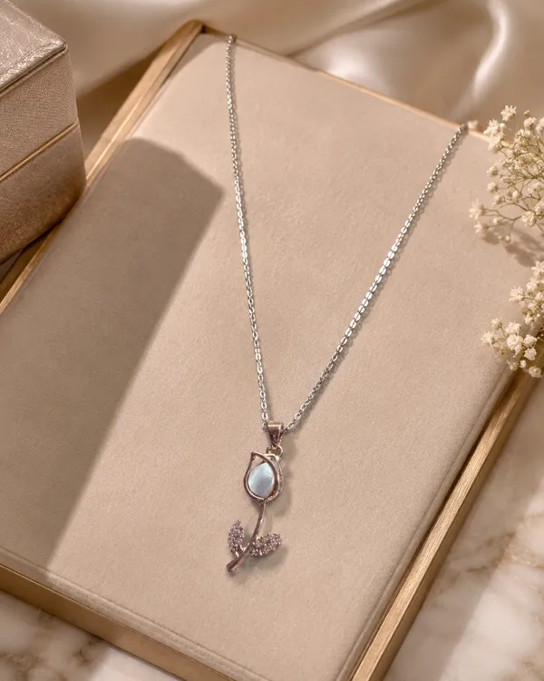 Mythink_Lily_Glow_Necklace