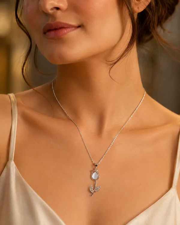 Mythink_Lily_Glow_Necklace