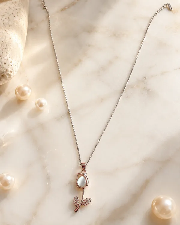 Mythink_Lily_Glow_Necklace