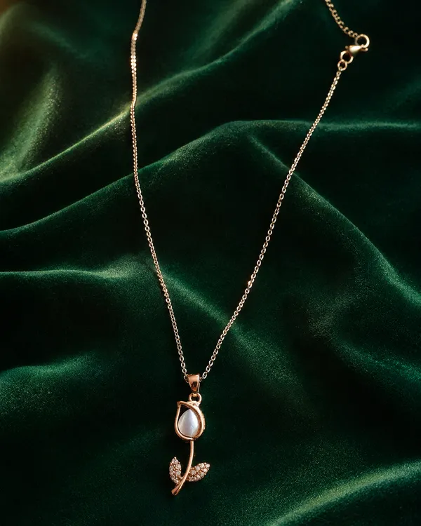 Mythink_Lily_Glow_Necklace