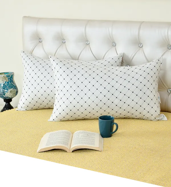 White_And_Black_Polycotton_Pillow_For_Home_&_Decor
