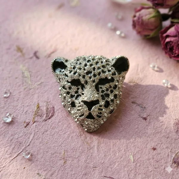 Black_Metal_Royal_Brooch_For_Men_