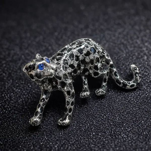 Silver_Metal_Royal_Brooch_For_Men_