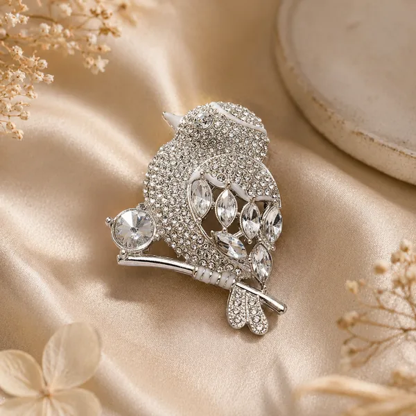 Sparkling_Parrot_Brooch_with_Crystal_Embellishments