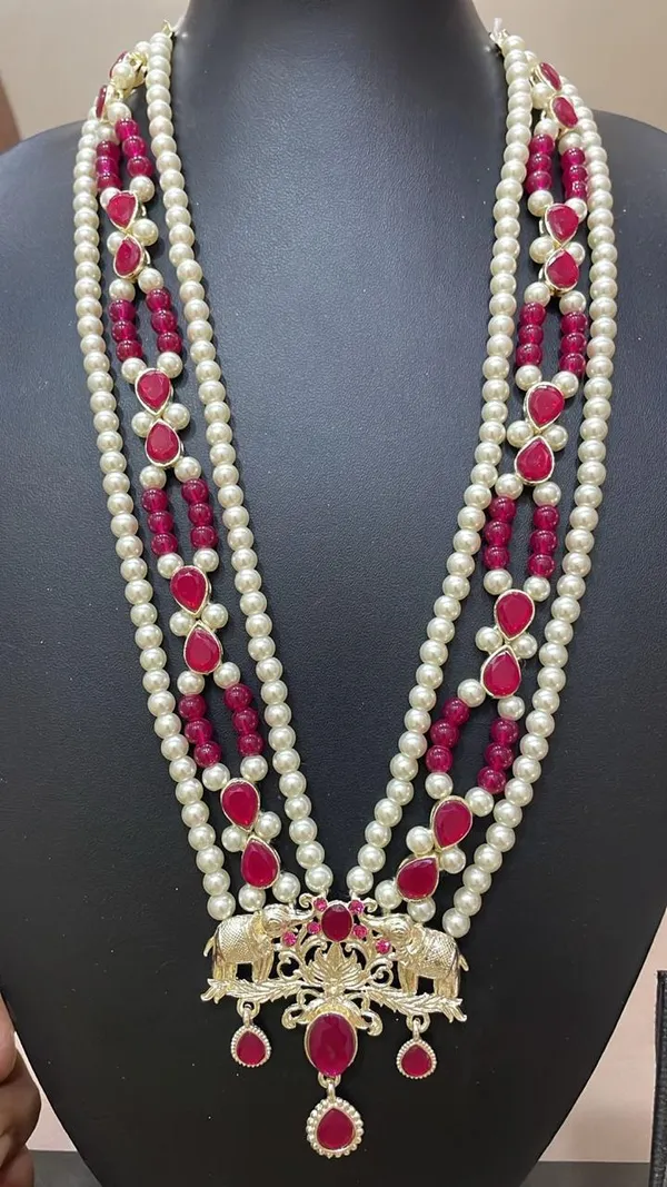 Red_Metal_And_Pearls_Mala_For_Men