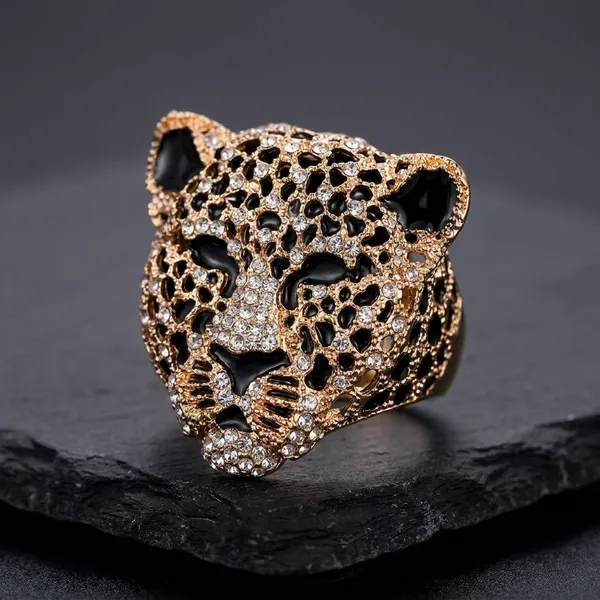 Gold_And_Black_Metal_Royal_Brooch_For_Men_