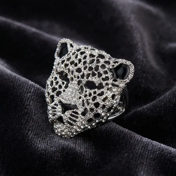 Black_Metal_Royal_Brooch_For_Men_