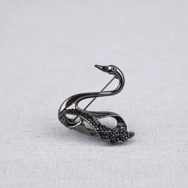 Silver_Metal_Royal_Brooch_For_Men_
