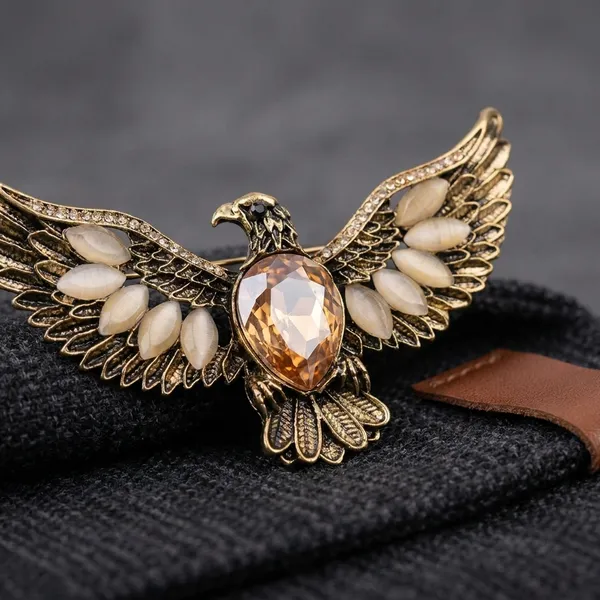 Gold_Metal_Royal_Brooch_For_Men_