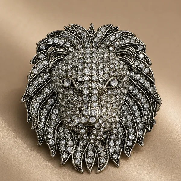 Sparkling_Lion_Face_Brooch_with_Crystal_Embellishments