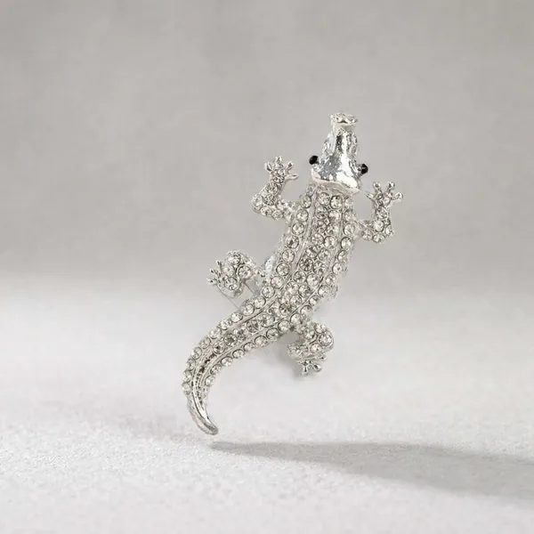 Silver_Metal_Royal_Brooch_For_Men_