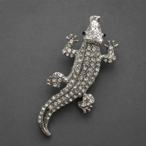 Silver_Metal_Royal_Brooch_For_Men_