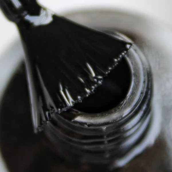 DeBelle_Gel_Nail_Lacquer_Luxe_Noir_Black_Nail_Polish_8_Ml