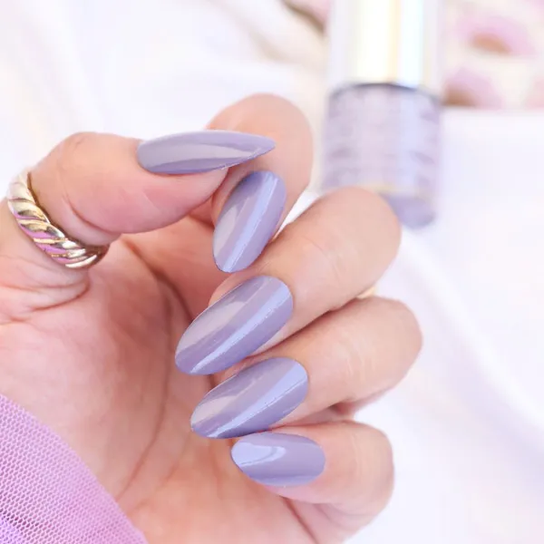 DeBelle_Gel_Nail_Lacquer_Viola_Dew_Violet_Nail_Polish_8_Ml