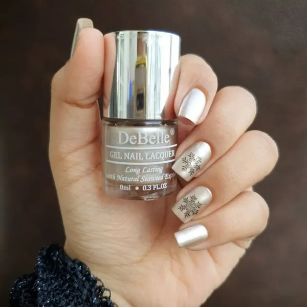 DeBelle_Gel_Nail_Lacquer_Chrome_Gold_Bright_Gold_Toned_Chrome_Nail_Polish_8_Ml