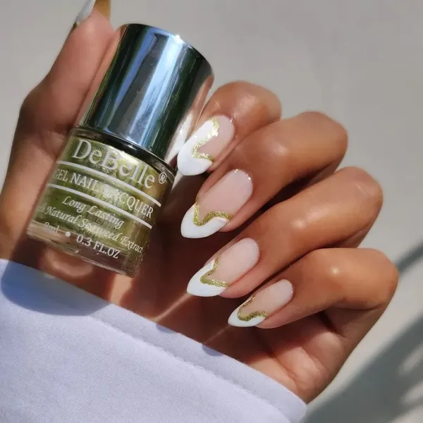 DeBelle_Gel_Nail_Lacquer_Chrome_Gold_Bright_Gold_Toned_Chrome_Nail_Polish_8_Ml