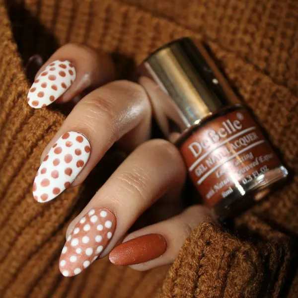 DeBelle_Gel_Nail_Lacquer_Roseate_Gold_Metallic_Rose_Gold_Nail_Polish_8_Ml