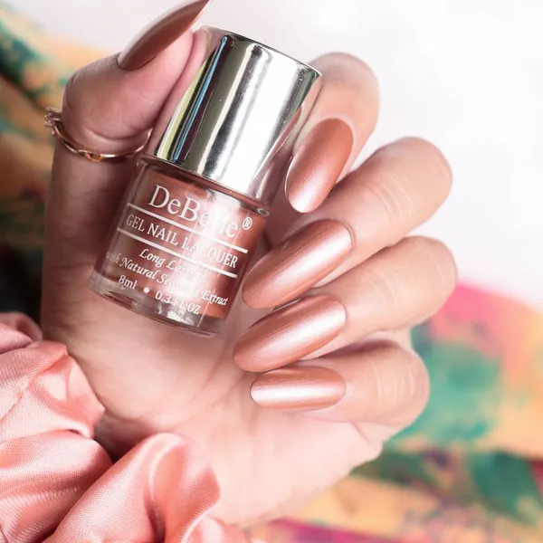 DeBelle_Gel_Nail_Lacquer_Roseate_Gold_Metallic_Rose_Gold_Nail_Polish_8_Ml