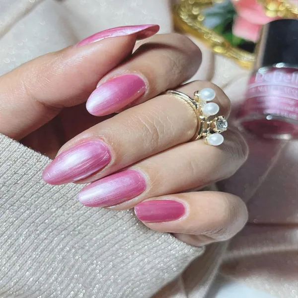 DeBelle_Gel_Nail_Lacquer_Roselin_Fiesta_Light_Pink_Nail_Polish_8_Ml