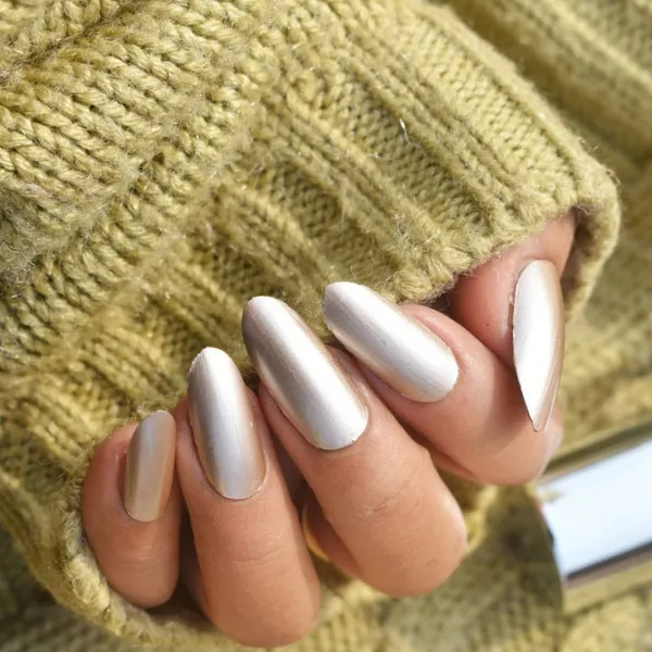 DeBelle_Gel_Nail_Lacquer_Chrome_Beige_Metallic_Beige_Nail_Polish_8_Ml