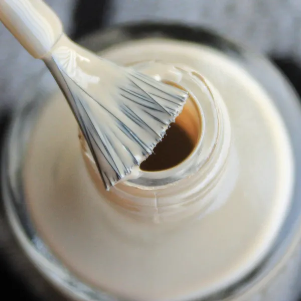 DeBelle_Gel_Nail_Lacquer_Moonstone_Bloom_Taupe_Grey_Nail_Polish_8_Ml