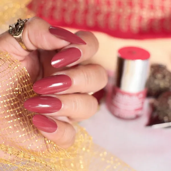 DeBelle_Gel_Nail_Lacquer_Scarlet_Ruby_Pastel_Burgundy_Nail_Polish_8_Ml