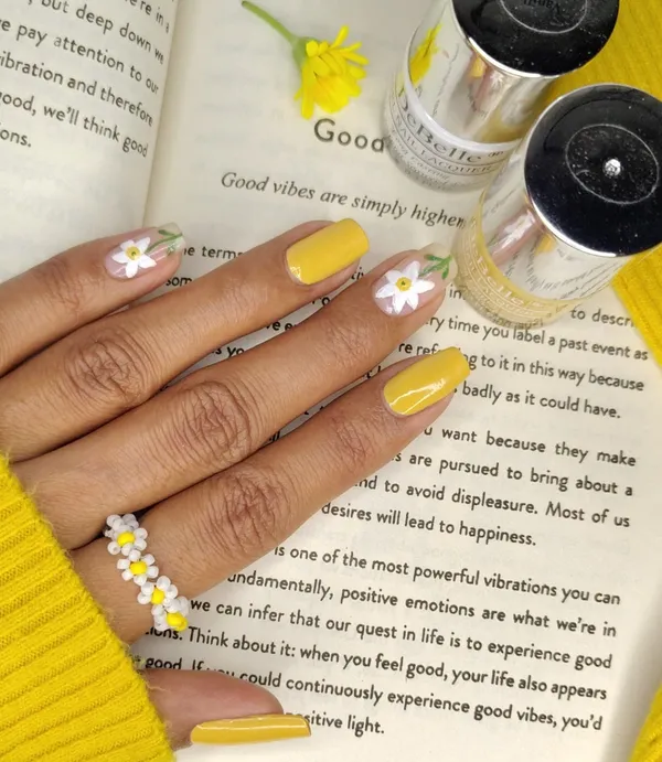 DeBelle_Gel_Nail_Lacquer_Yellow_Topaz_Mustard_Yellow_Nail_Polish_8_Ml