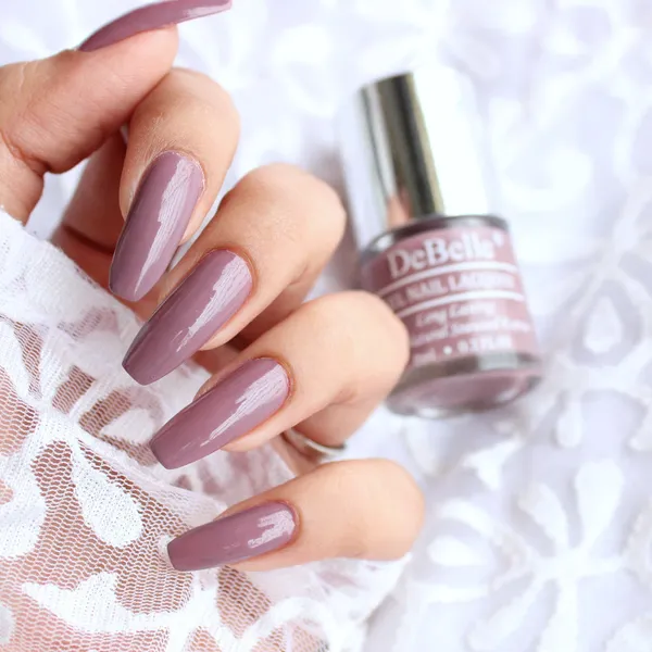 DeBelle_Fleur_De_Pearl_Gift_Set_Of_2_Nail_Polishes_Majestique_Mauve_Laura_Aura