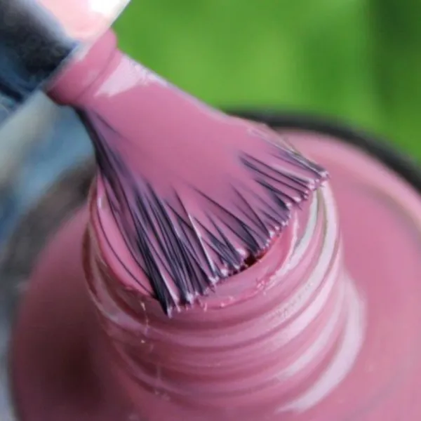 DeBelle_Fleur_De_Pearl_Gift_Set_Of_2_Nail_Polishes_Majestique_Mauve_Laura_Aura