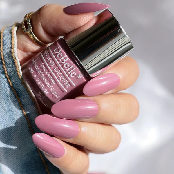 DeBelle_Fleur_De_Pearl_Gift_Set_Of_2_Nail_Polishes_Majestique_Mauve_Laura_Aura
