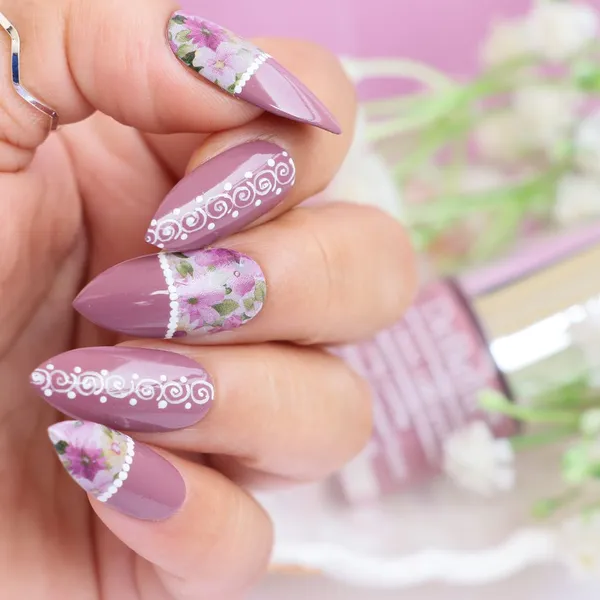 DeBelle_Gel_Nail_Lacquer_Majestique_Mauve_Muted_Mauve_Nail_Polish_8_Ml