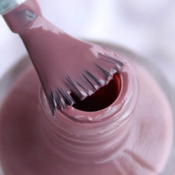 DeBelle_Gel_Nail_Lacquer_Majestique_Mauve_Muted_Mauve_Nail_Polish_8_Ml