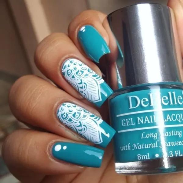 DeBelle_Gel_Nail_Lacquer_Royale_Cocktail_Turquoise_Blue_Nail_Polish_8_Ml